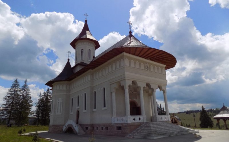 Mănăstire din Râșca prădată de hoți