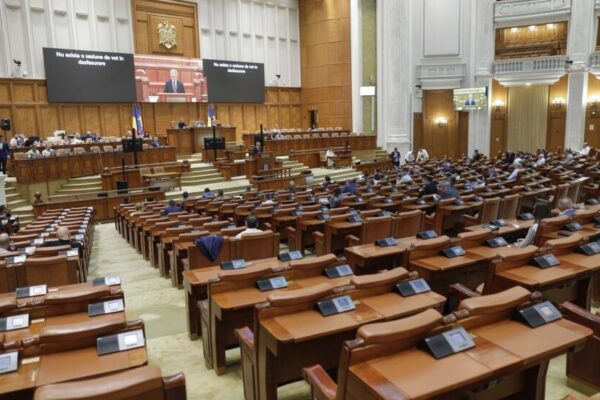 Reunirea noului Parlament are loc astăzi cu depunerea jurământului și preluarea mandatelor