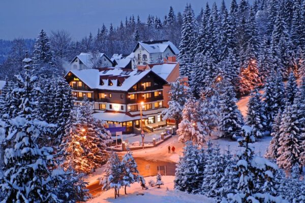 Sfaturi pentru turiștii care vizitează Poiana Brașov de sărbători