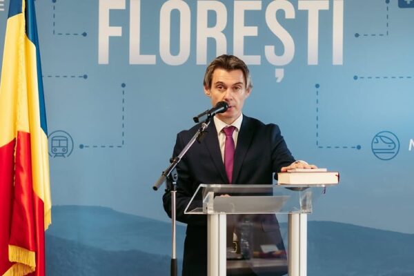 Daniel Meze confundă sala de ședințe cu maidanul. A fost evacuat pentru comportament nepotrivit