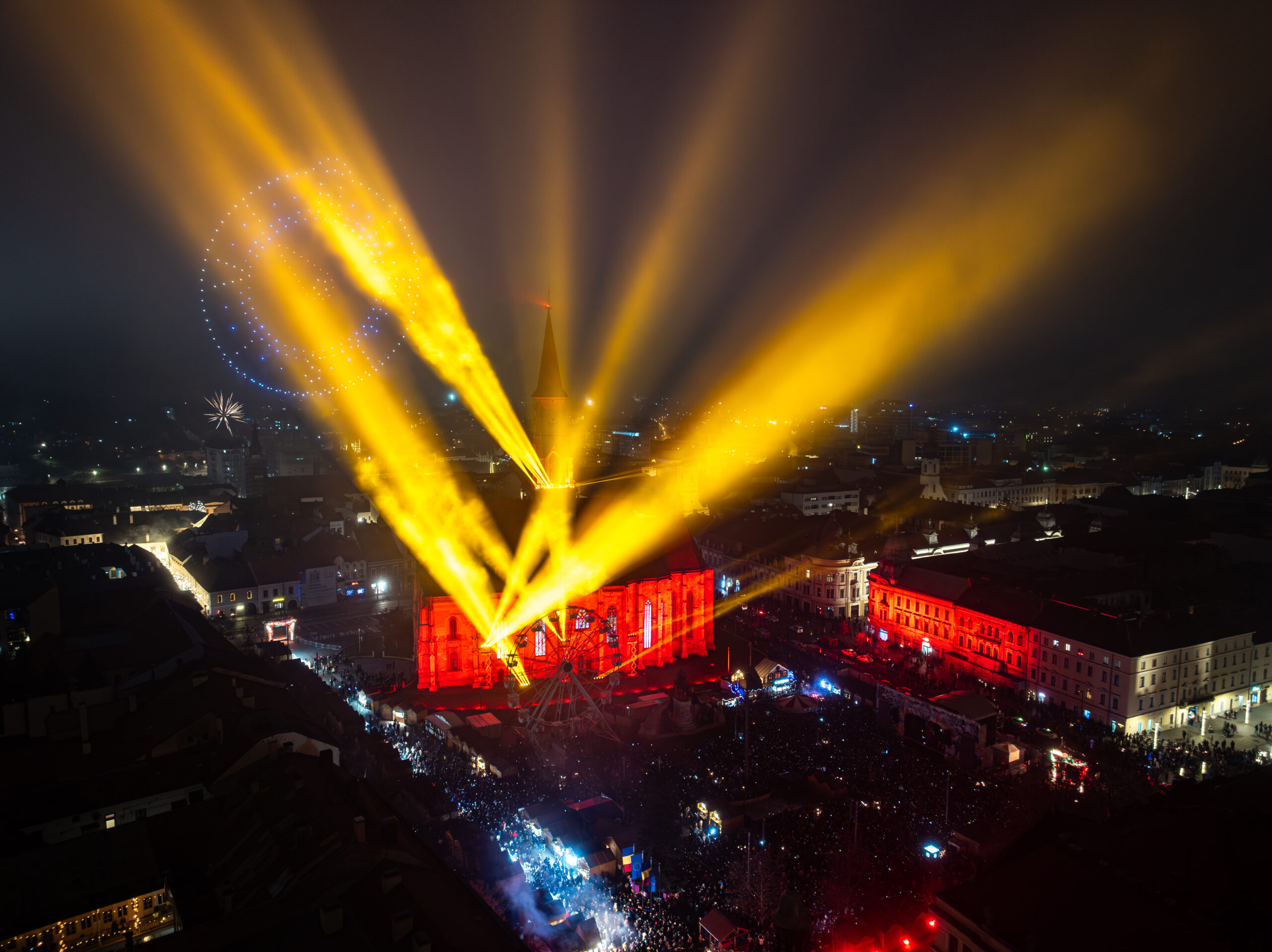 spectacol de drone și lumini