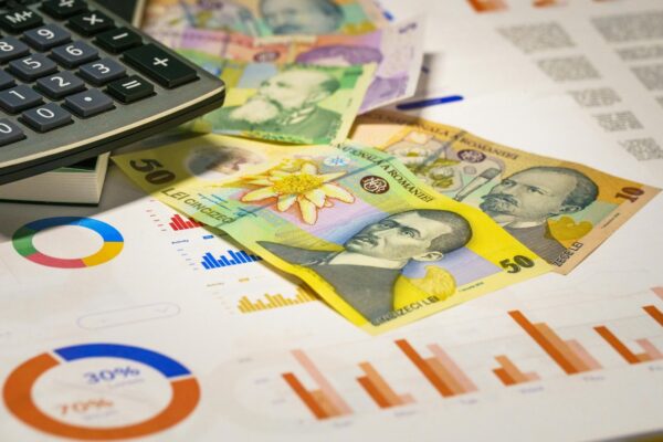 România a depășit Ungaria la salarii și a egalat Polonia la PIB. Un salt economic remarcabil