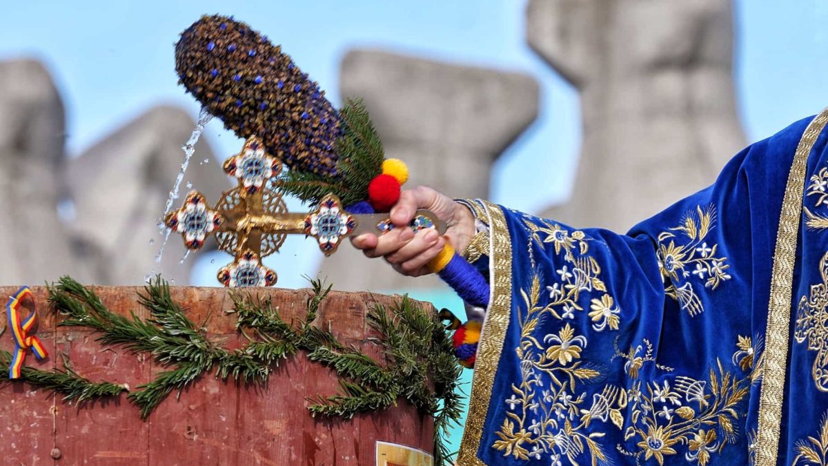 Tradiții și obiceiuri de Bobotează