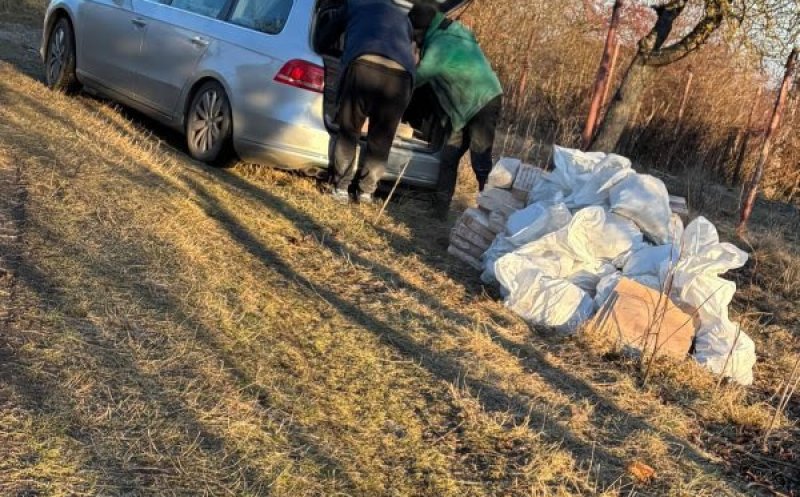Clujeni surprinși în timp ce aruncau saci de moloz