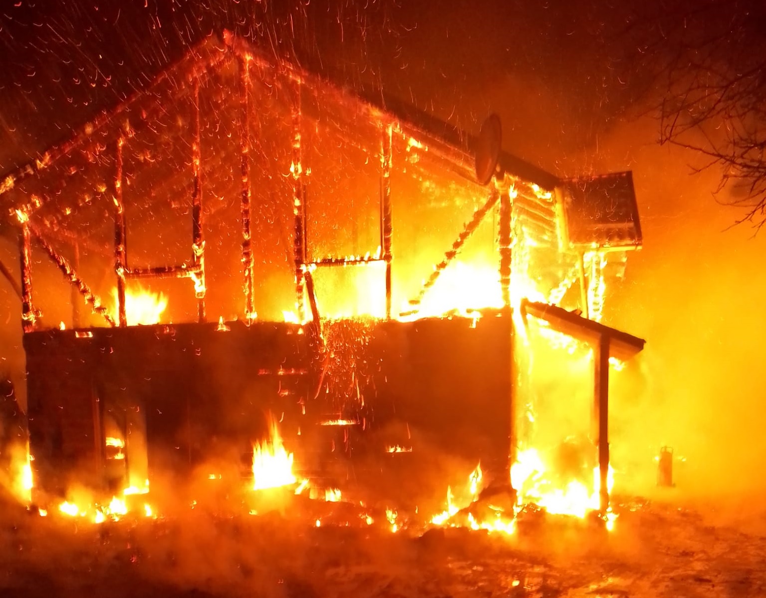 Un incendiu a distrus o cabană în Gilău