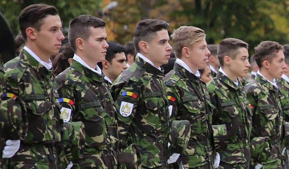 Sute de locuri disponibile la admiterea la liceele militare