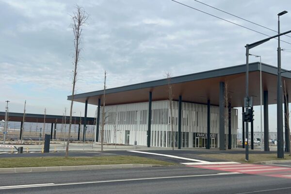Park Ride-ul lui Boc stă gol. Cu banii ăștia se putea construi o școală
