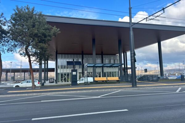 Park Ride-ul de la aeroport stă închis. Care este problema, domnule Boc???
