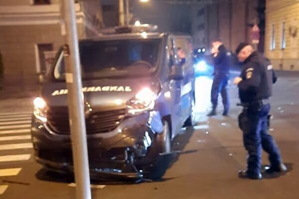 Jandarmii clujeni au ajuns în … stâlp