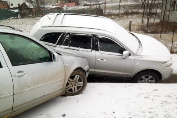 Accident produs din distracție, de un tânăr de 19 ani. În mașină se mai aflau cinci minori