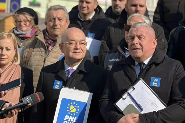 Păcălicii de la PNL Cluj pariază, din nou, pe o carte pierzătoare. După Ciucă, acum adună semnături pentru Crin Antonescu