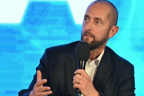 Dragoș Damian devine dezvoltator imobiliar. Va construi un ansamblu rezidențial lângă Ferma Steluța