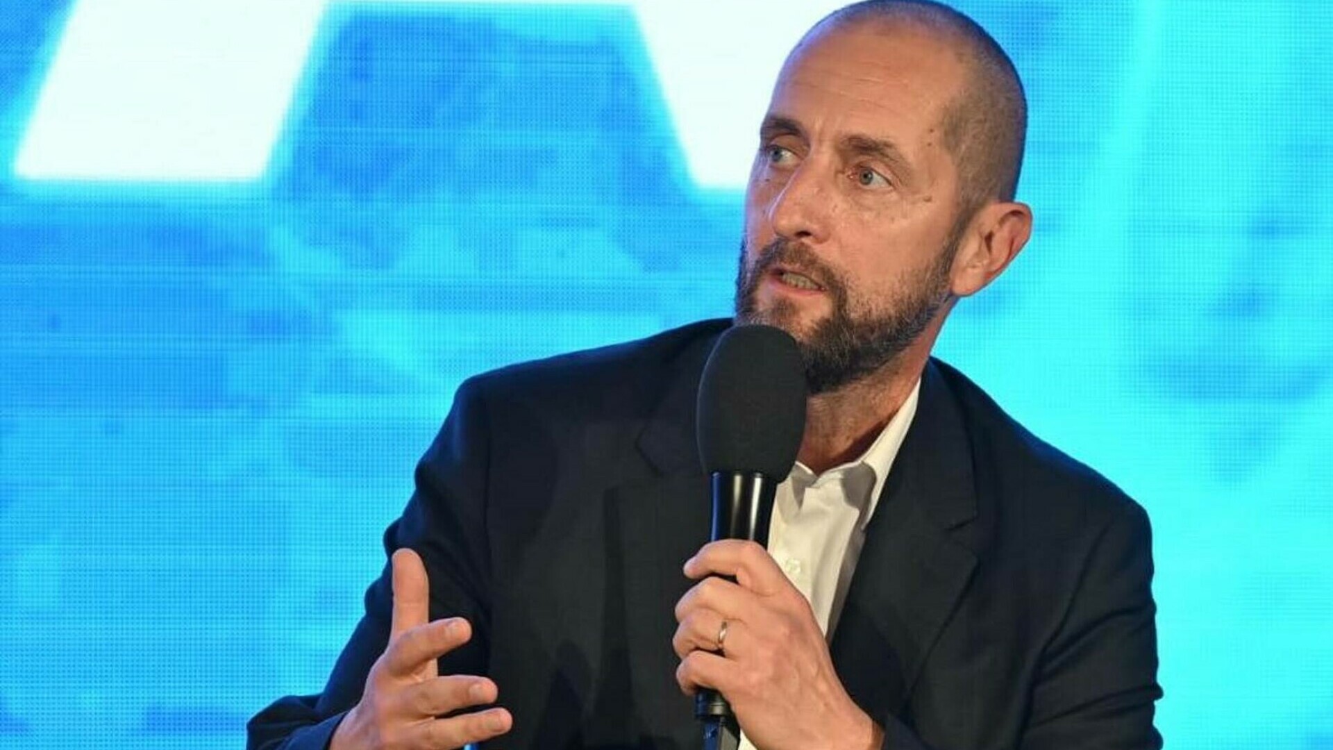 Dragoș Damian devine dezvoltator imobiliar