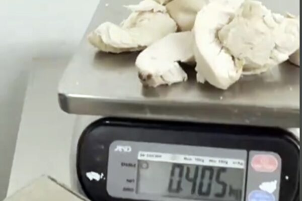 În spitalele se fură pe rupte. Porția de carne de 70 de grame, are 40 de grame. Dimensiunea JAFULUI este uriașă