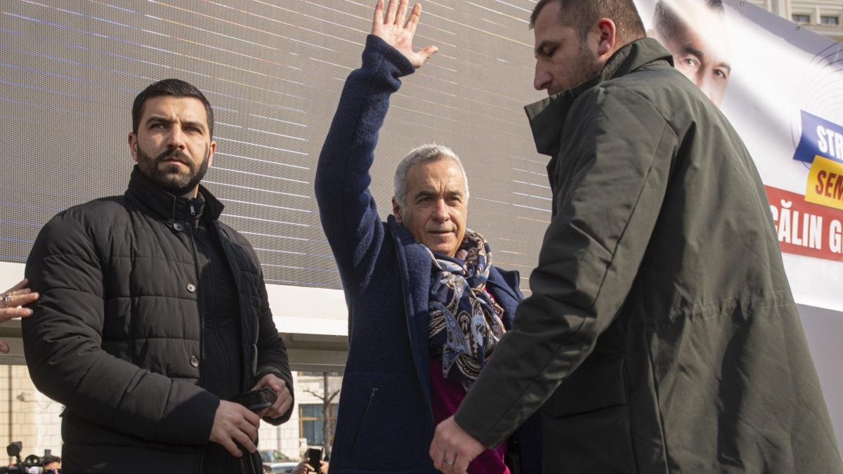 Pro-rusul și fascistul Călin Georgescu a fost ridicat de Poliție