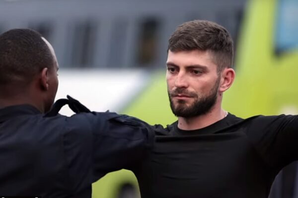 Mercenarii români au fost amprentați și fotografiați la plecarea din Rwanda. O filmare cu fețele lor oferită de autoritățile de acolo