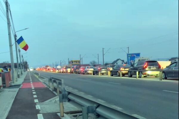 România lucrului bine făcut! Concediați-i pe șefii incompetenți de la DRDP Cluj. Protest masiv la Jucu, pe DN1