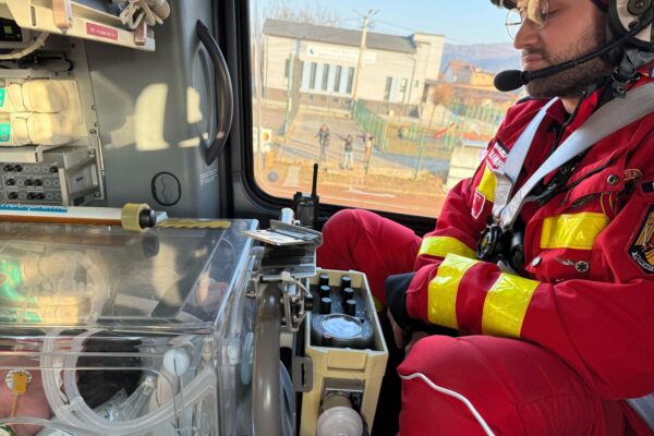 Un nou născut salvat de medici în ultima clipă. S-a născut în stop cardiorespirator și a fost adus de urgență la Cluj