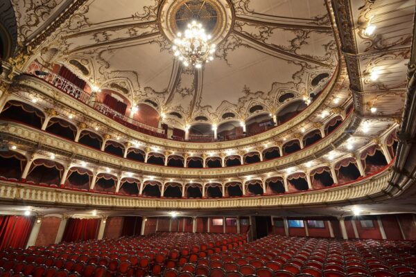 Teatrul Național din Cluj îi așteaptă duminică pe clujeni la o nouă premieră