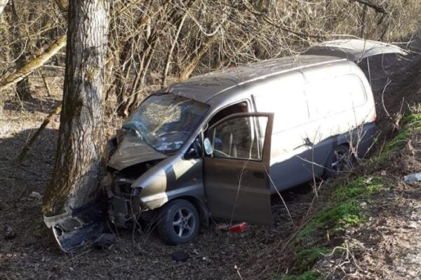 Accident între o dubă și o mașină la Fizeșu-Gherlii