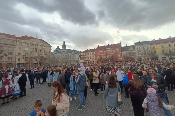 Costume tradiționale inedite la sărbătoarea Zilei Maghiarilor de Pretutindeni, la Cluj-Napoca