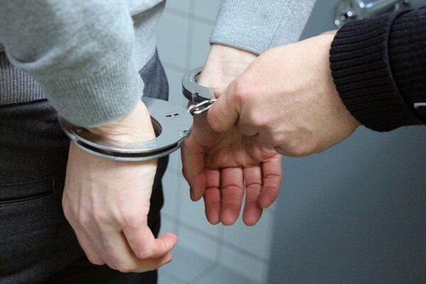 Fraudă la o firmă de curierat din Cluj. Angajat reținut pentru furt calificat
