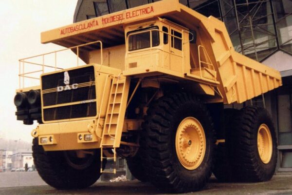 Cea mai mare basculantă din lume a fost produsă în România. A fost un succces dar proiectul a fost abandonat după 1990