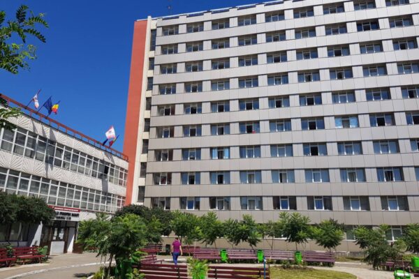 Incendiu la căminul studențesc de la Facultatea de Mecanică. Arde etajul șase