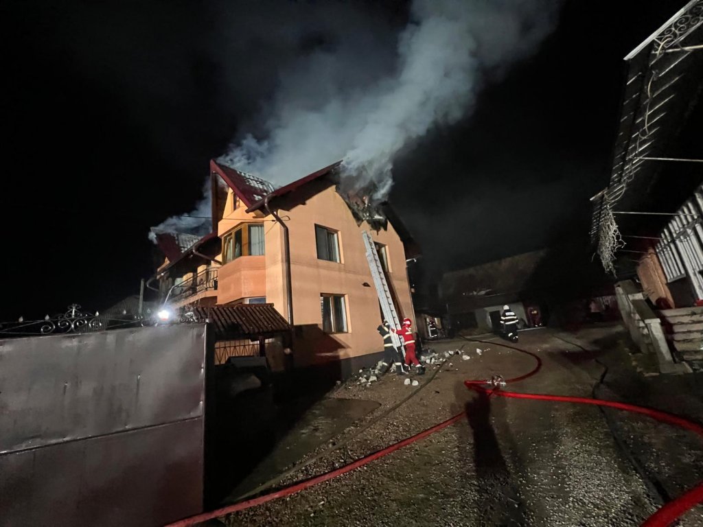INCENDIU la o casă din Mănăstireni