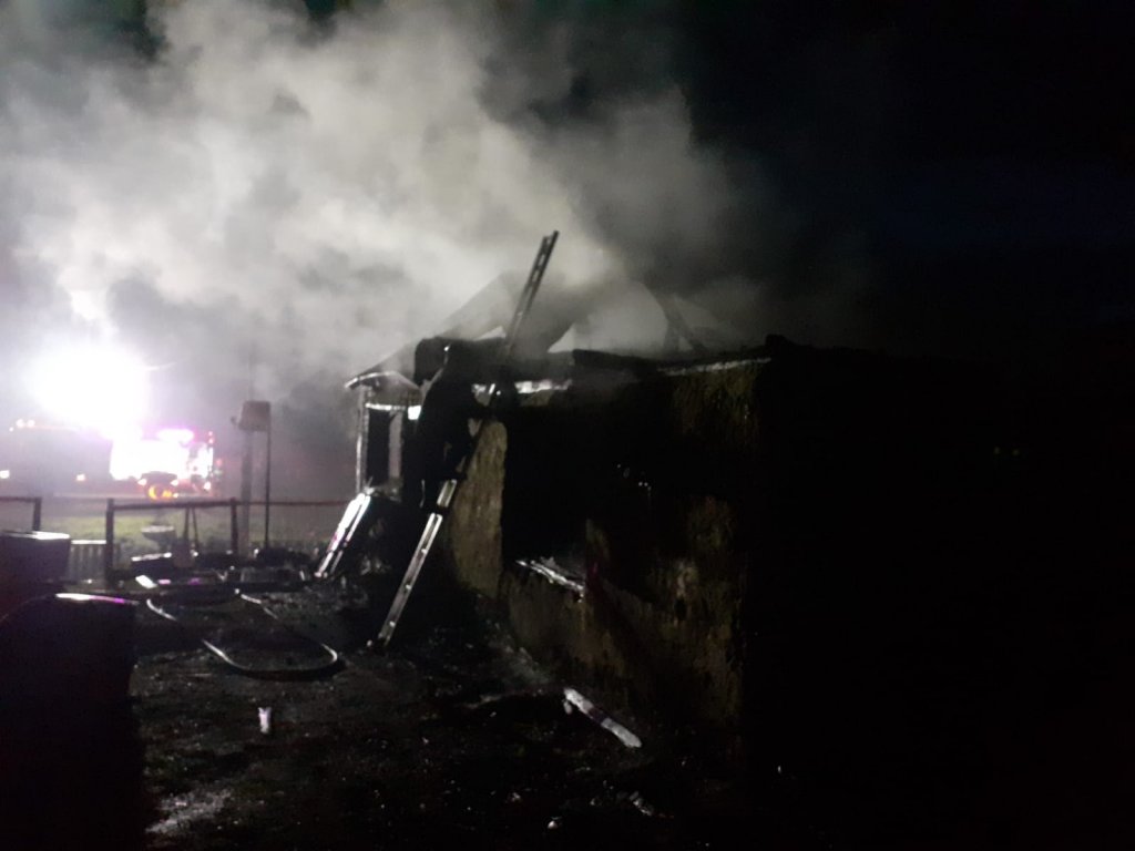 Pompierii s-au luptat patru ore cu un incendiu