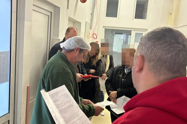 Bătaie de joc la Clinica de Ortopedie din Cluj. Celebrul doctor Rogojan, forțat să își țină consultațiile pe hol
