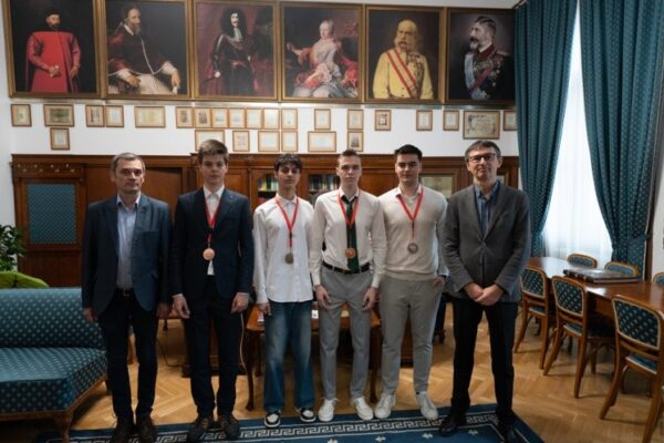 Jos pălăria studenților clujeni medaliați la Balcaniada de Matematică 2025