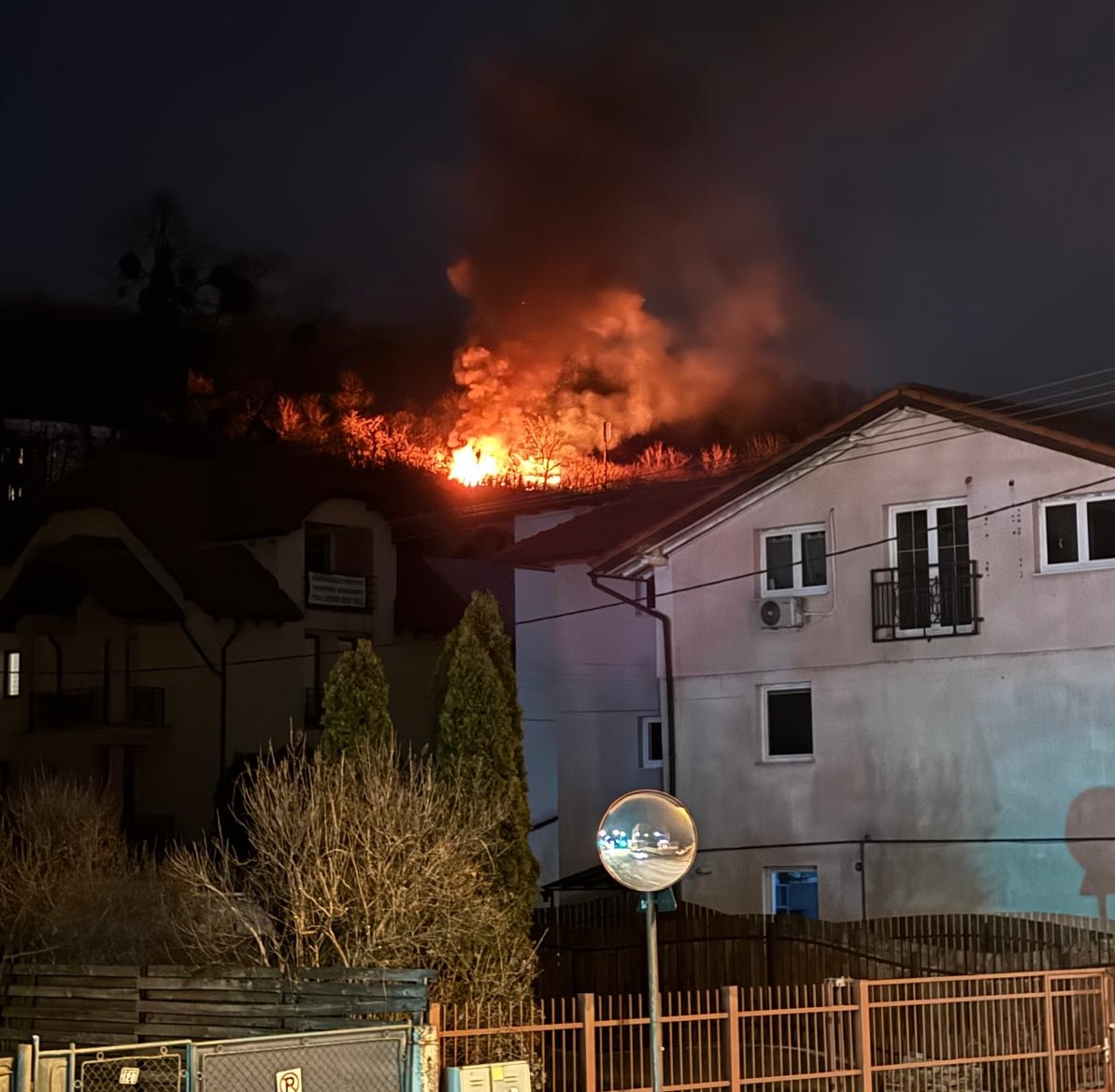 O cabană a luat foc pe Uliului în Grigorescu