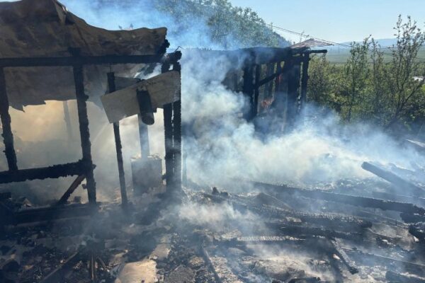 Cabană mistuită în întregime în Turda