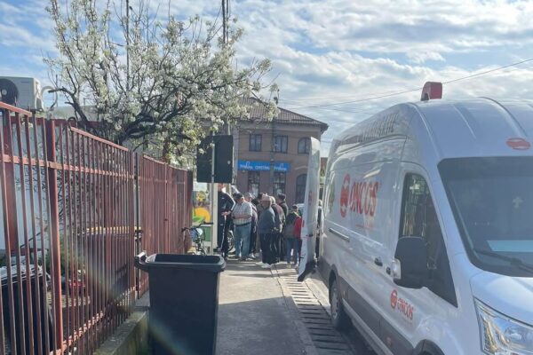 Clujenii fac coadă la pâine în Sâmbăta Mare ca pe vremea lui Ceaușescu