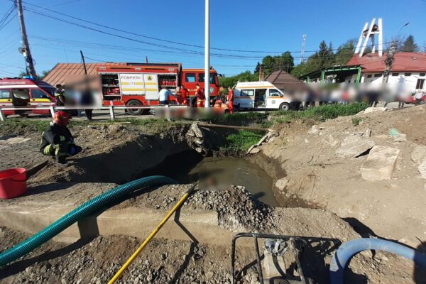 Tragedie la Huedin. Doi copii s-au înecat într-o groapă cu apă