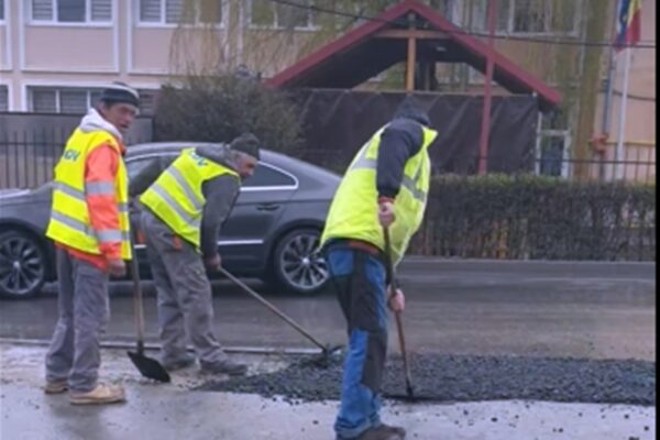 Bătaie de joc pe banii publici la Florești. Asfaltări pe ploaie. Bogdan Pivariu esti de acord cu așa ceva???
