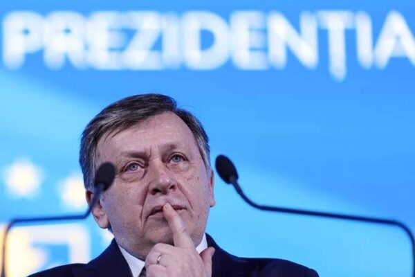 Dezastru pentru Crin Antonescu. Candidatul PNL+PSD pe un loc la coada listei electorale