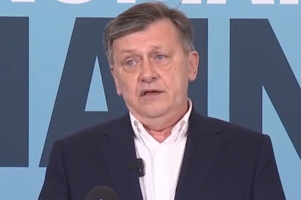 A fost Crin Antonescu turnător la Securitate? Un istoric aduce lămuriri despre această situație