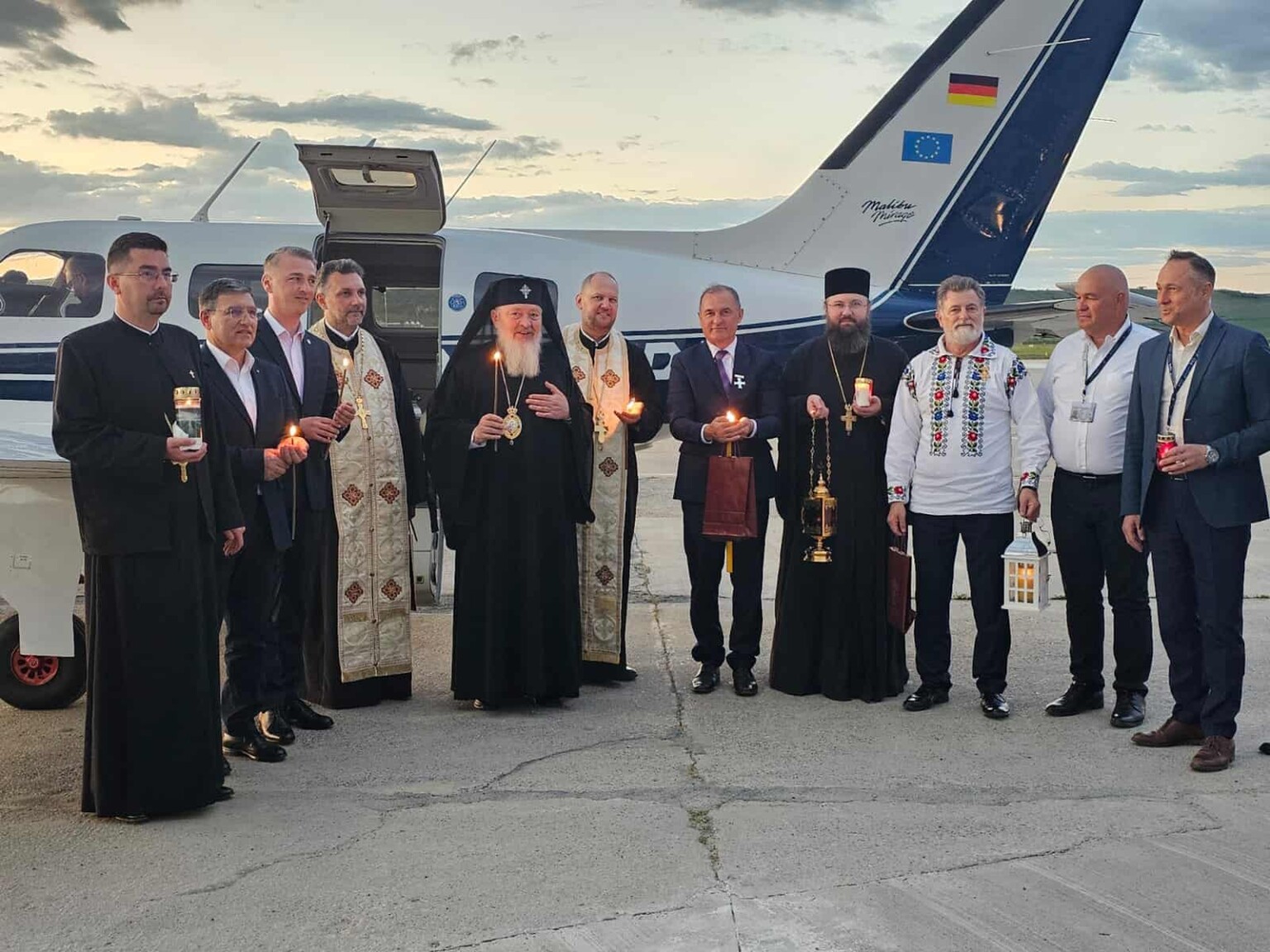 Sfânta Lumină ajunge la Cluj în Noaptea de Înviere cu avionul