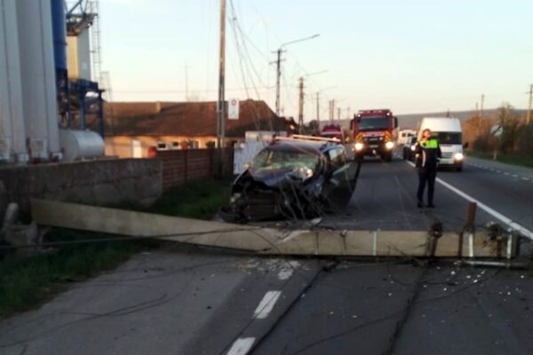 Stătea pe telefon și nu a fost atent la drum. Accident grav pe DN 1C, la Bonțida