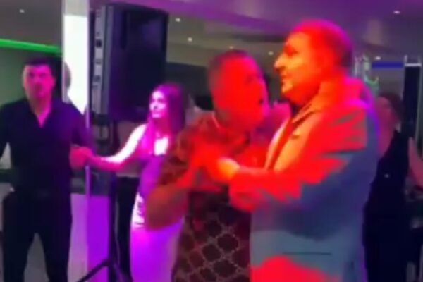 Vali Vijelie bruscat la o cântare. ”Dacă și cu vedete ca Vali Vijelie faceți din astea, nu mai aveți niciun Dumnezeu”