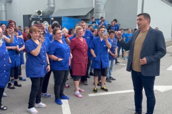 George Simion în vizită la o fabrică din Transilvania