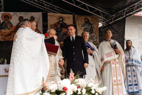 În timp ce Salina de la Praid era inundată, ministrul Economiei, Bogdan Ivan umbla la resfințit biserici
