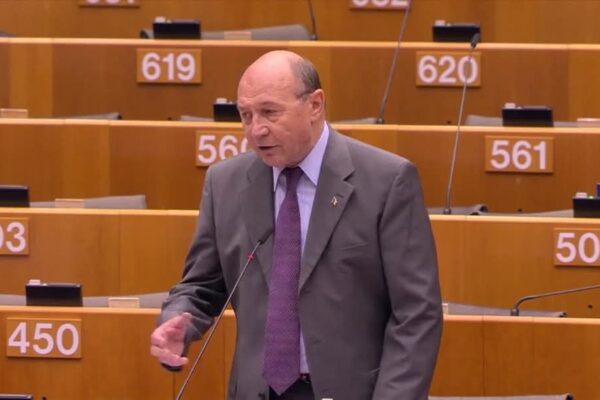 Mesajul DUR al fostului președinte Traian Băsescu: „Ar fi groaznic pentru România ca un șef de galerie să ajungă președinte”