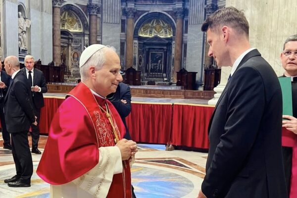 Clujeanul Mircea Abrudean s-a întâlnit cu Papa de la Roma. Suveranul Pontif a ținut să îl cunoască personal