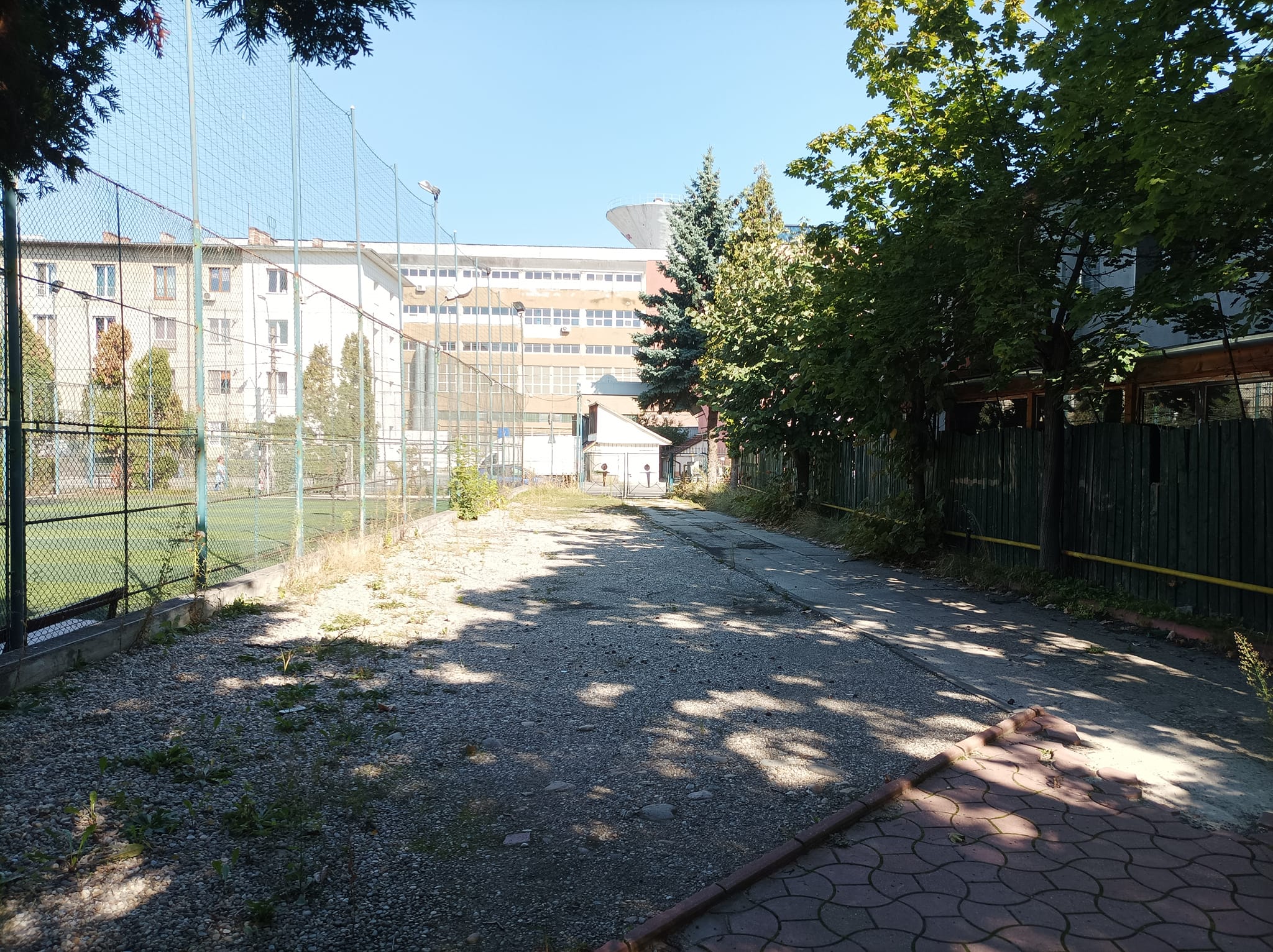 Apel pentru salvarea Bazei Sportive Farmec