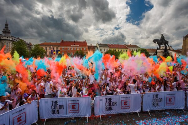 Maratonul Color Run închide circulația în centrul Clujului sâmbătă