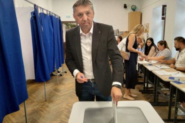Ministrul Daniel David la vot: „Am votat pentru o țară euro-atlantică”