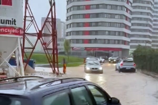 Inundații în Florești, după ploaia de marți după masa. Pivariu, ironizat de localnici